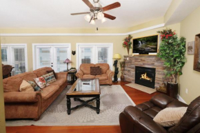 Cute and Cozy 2BR Condo in DwTn Gatlinburg! FREE Attraction Tickets Gatlinburg